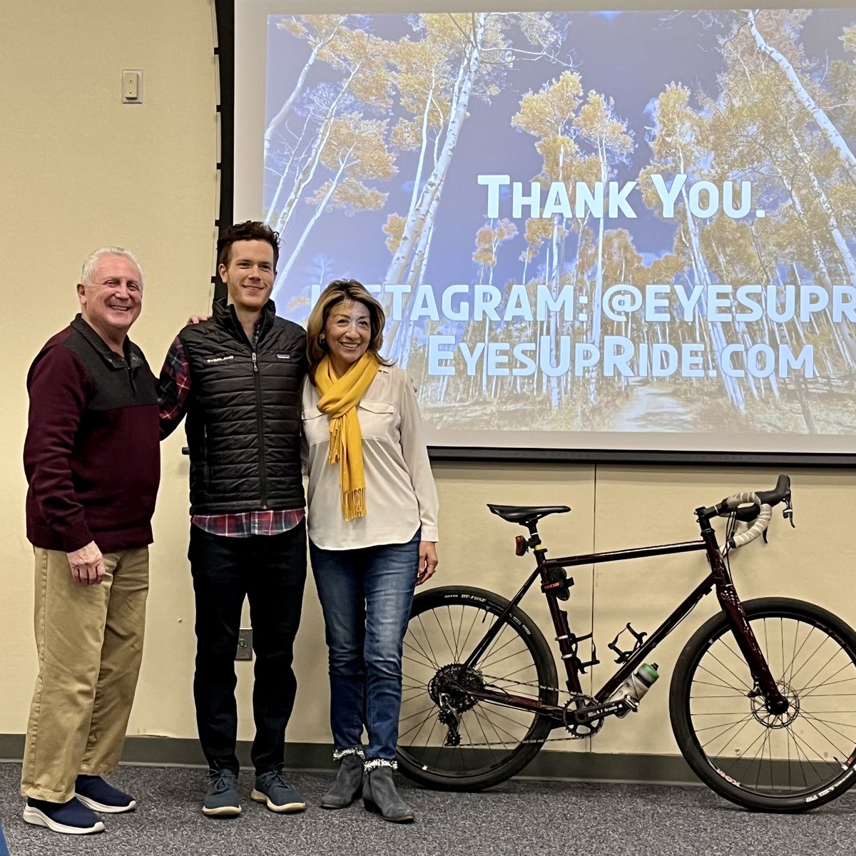 NorwalkBikeWalk's tweet photo. Are your eyes up when you're driving?
We highly recommend joining Ben Grannis at his next #eyesupride talk with your family and friends. https://t.co/GFfdvwe4tp
@Norwalk_CT @NorwalkHealth @NorwalkCtPD #textlesslivemore #norwalkbikewalk #roadsafety #pedestriansafety #norwalkct https://t.co/H8FsSGu4xV