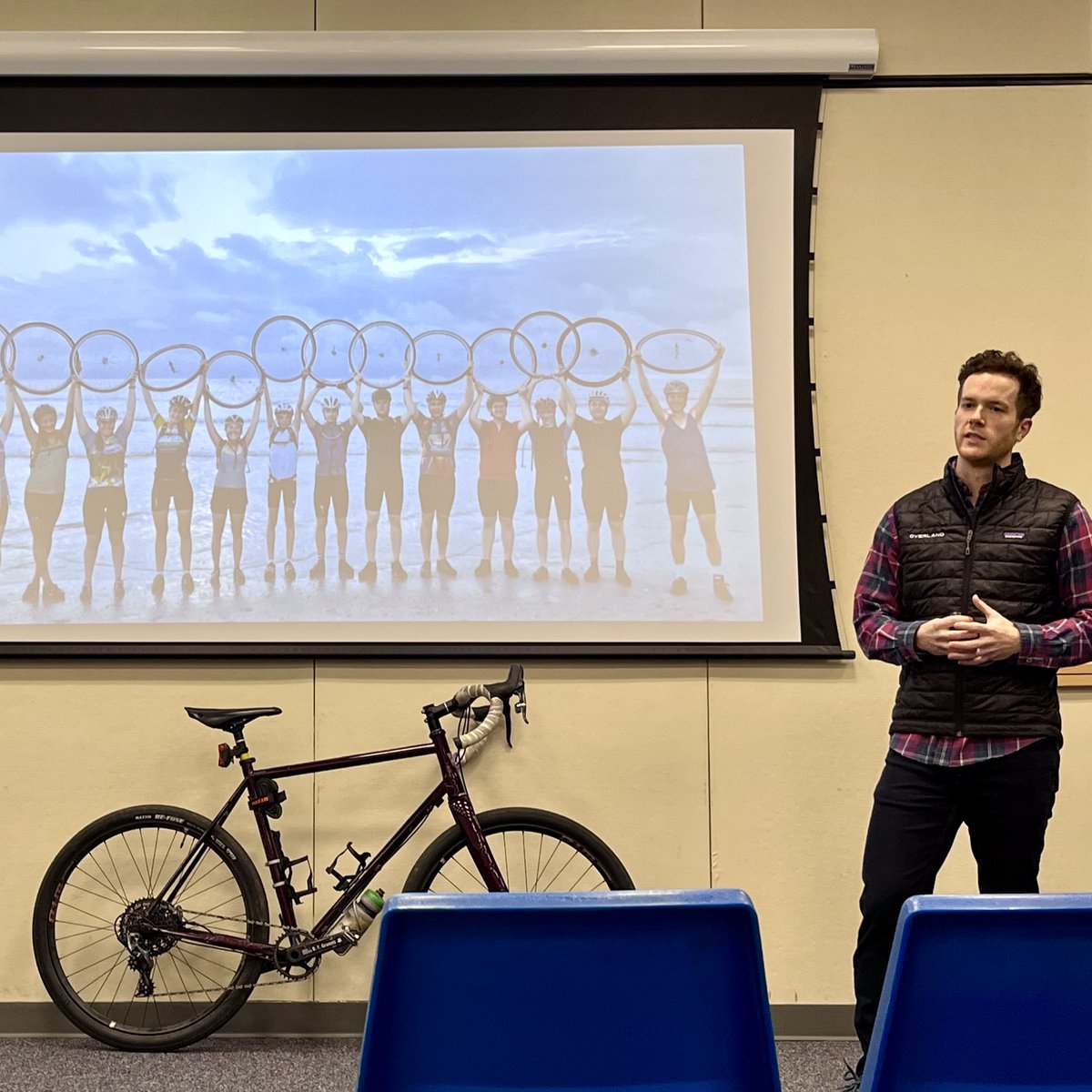 NorwalkBikeWalk's tweet photo. Are your eyes up when you're driving?
We highly recommend joining Ben Grannis at his next #eyesupride talk with your family and friends. https://t.co/GFfdvwe4tp
@Norwalk_CT @NorwalkHealth @NorwalkCtPD #textlesslivemore #norwalkbikewalk #roadsafety #pedestriansafety #norwalkct https://t.co/H8FsSGu4xV