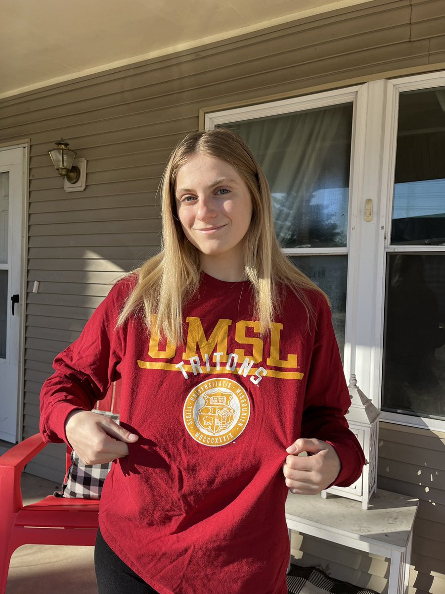 SophieSteinmet4's tweet photo. I’m so excited to announce my verbal commitment to continue my academic and athletic career at the University of Missouri St. Louis! I would like to thank my family, friends, and coaches for helping me achieve my goals. #gotritons 🔱 @AFA_Martin05 @UMSLWSOC https://t.co/YMgtWpzMUp