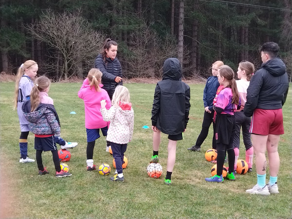 UVFCladies's tweet photo. Good to have a couple of our senior players putting on a fun packed FA Weetabix Wildcat session. Girls 5-11 years, Sunday morning 10-11am NG16 5FG. #fun #friendship #football #claretandblue #upthevilla @NottsFA https://t.co/WF1ADvIqvx