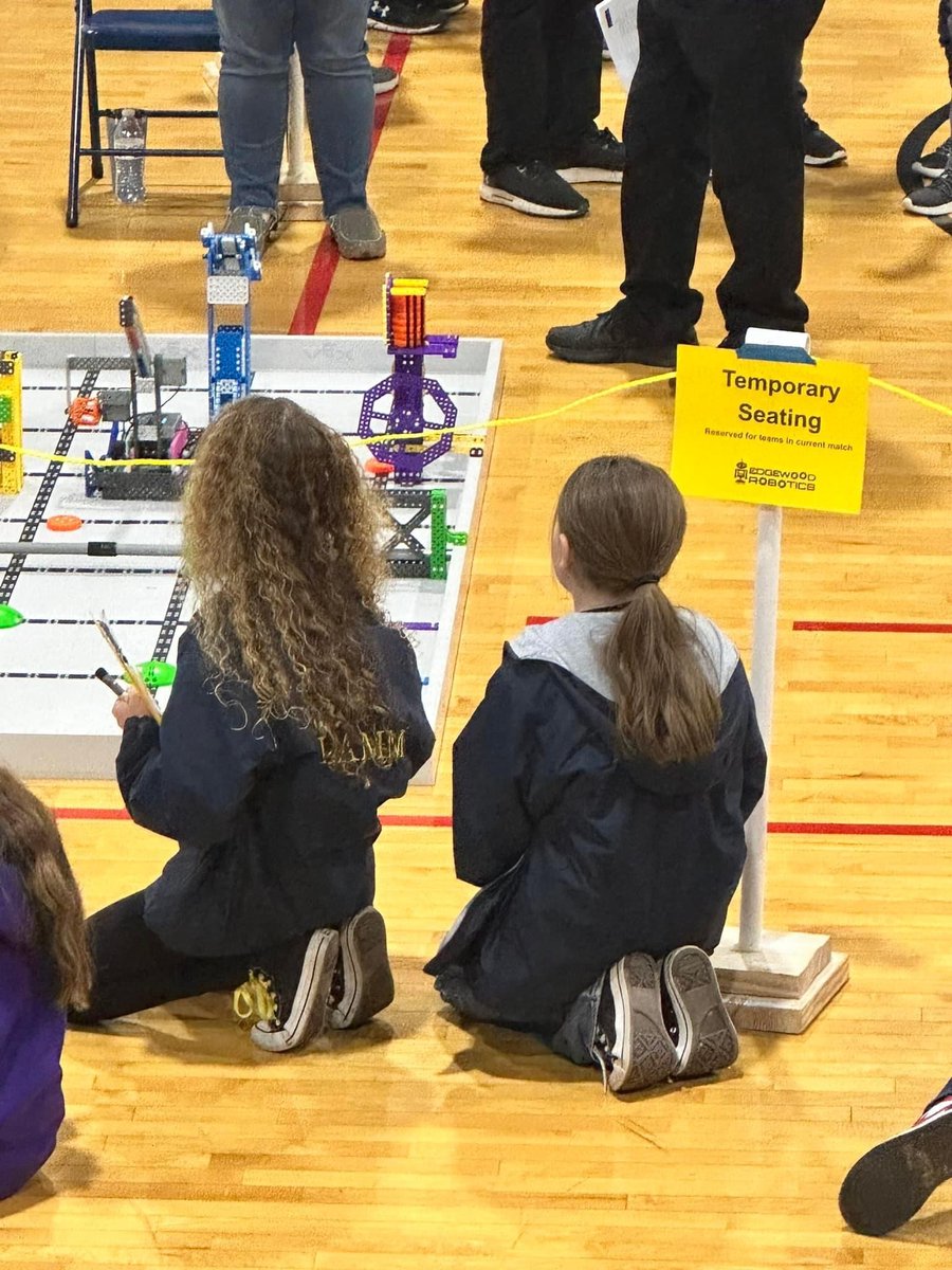 COSMOSIndiana's tweet image. ⚙️Robotics encourages creativity, teamwork, leadership, and problem solving.
🎮 It inspires the STEM problem solvers of tomorrow!
#robotics #ftcrobotics #VEXRobotics #STEM