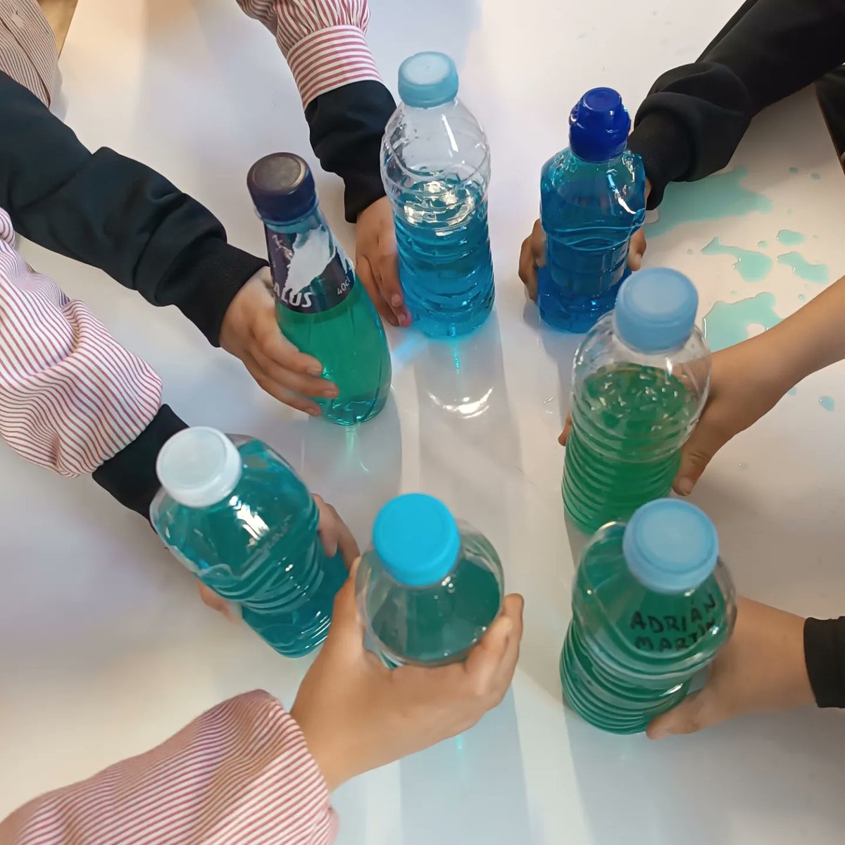 salesdeusto's tweet image. Dos de nuestras botellas son una botella de la andereño. Lo sabias?? 
#medidas de capacidad #litros #medioslitros
#Lehenhezkuntza1
#Lehenhezkuntza2