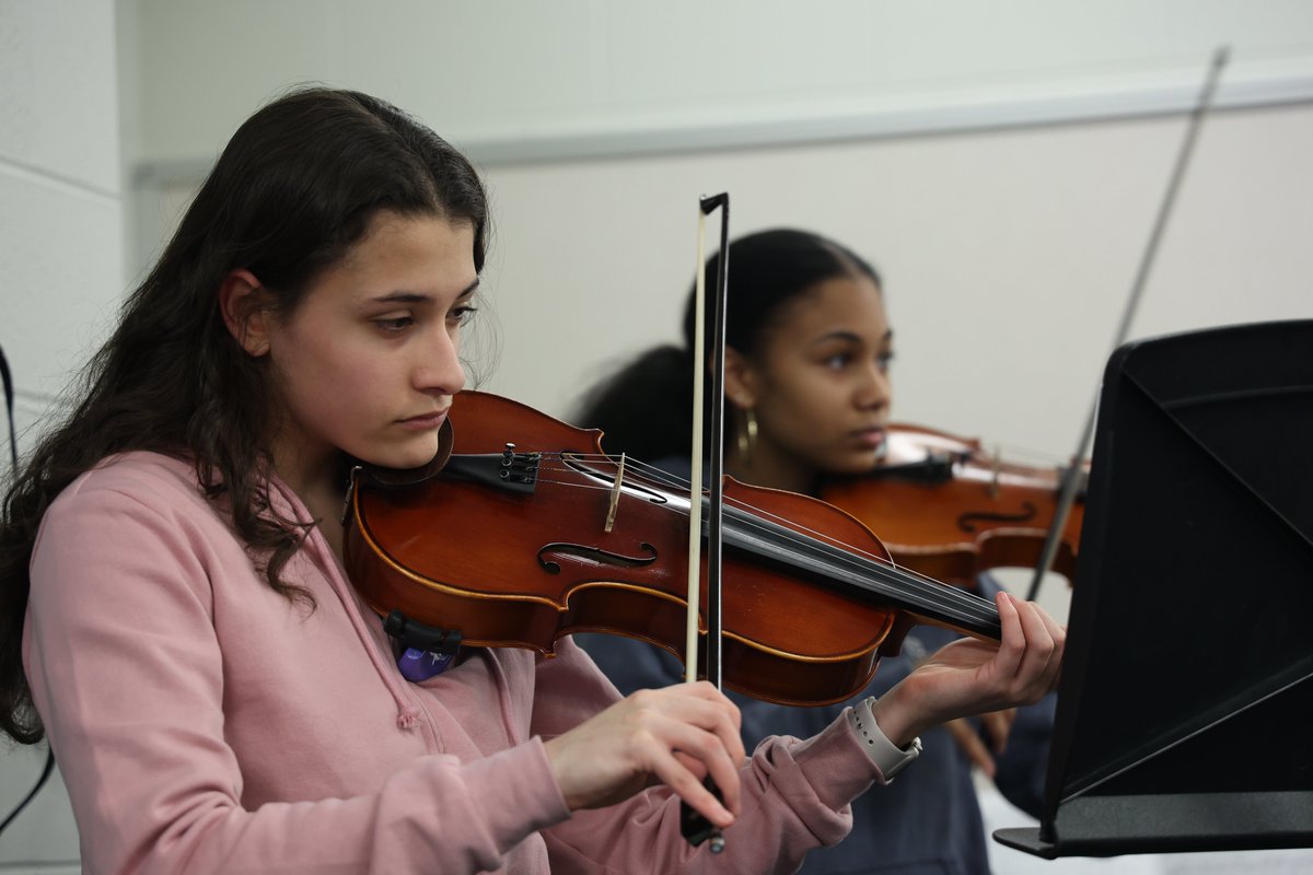 The BEF is happy to support the opportunity for our Groves HS students to learn from some of the best musicians in the country with a visit from DSO musicians last week.