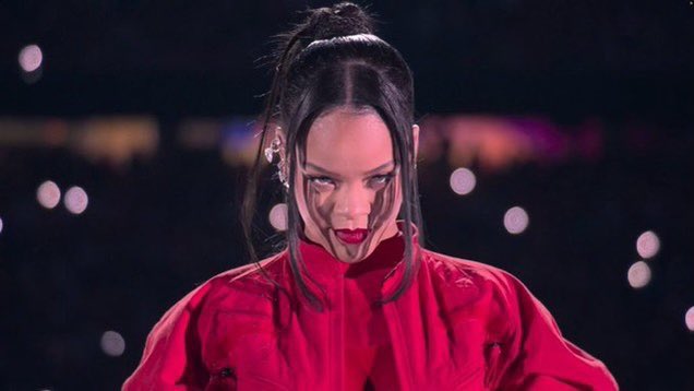 mckenna_bailey's tweet photo. rihanna looking at him vs rihanna looking at us let’s me know everything i need to know about future albums. https://t.co/fuwY2OLwVo
