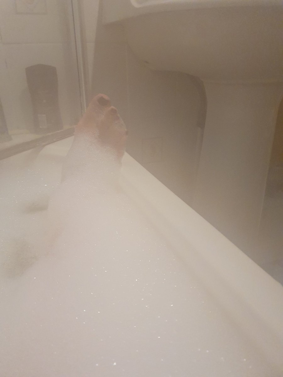 Ok so it's clearly been a while since I've treated myself to a hot soak and the ole peepers aren't what they were. 🤓 
How the bejesus do you read ?? It's totally spoilt bath time this nonsense.... 🛀 📖 😪