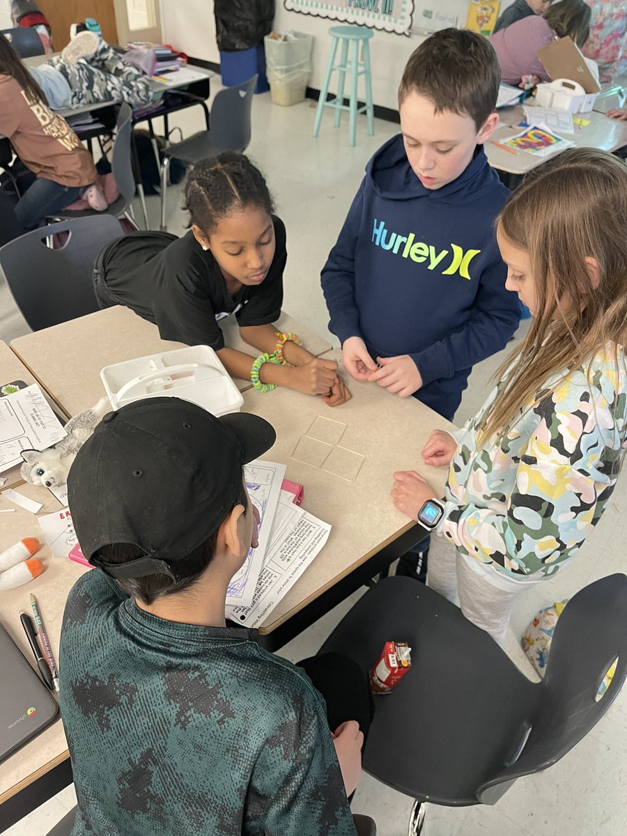 MsBsBunch's tweet photo. Thanks to our #DenAspire mentors from @SudduthInSixth for guiding us through this puzzling #NumberTalk! 🔢🗣️ We aspire to be leaders like you!🦊 @115yis https://t.co/n3w1UipqRt