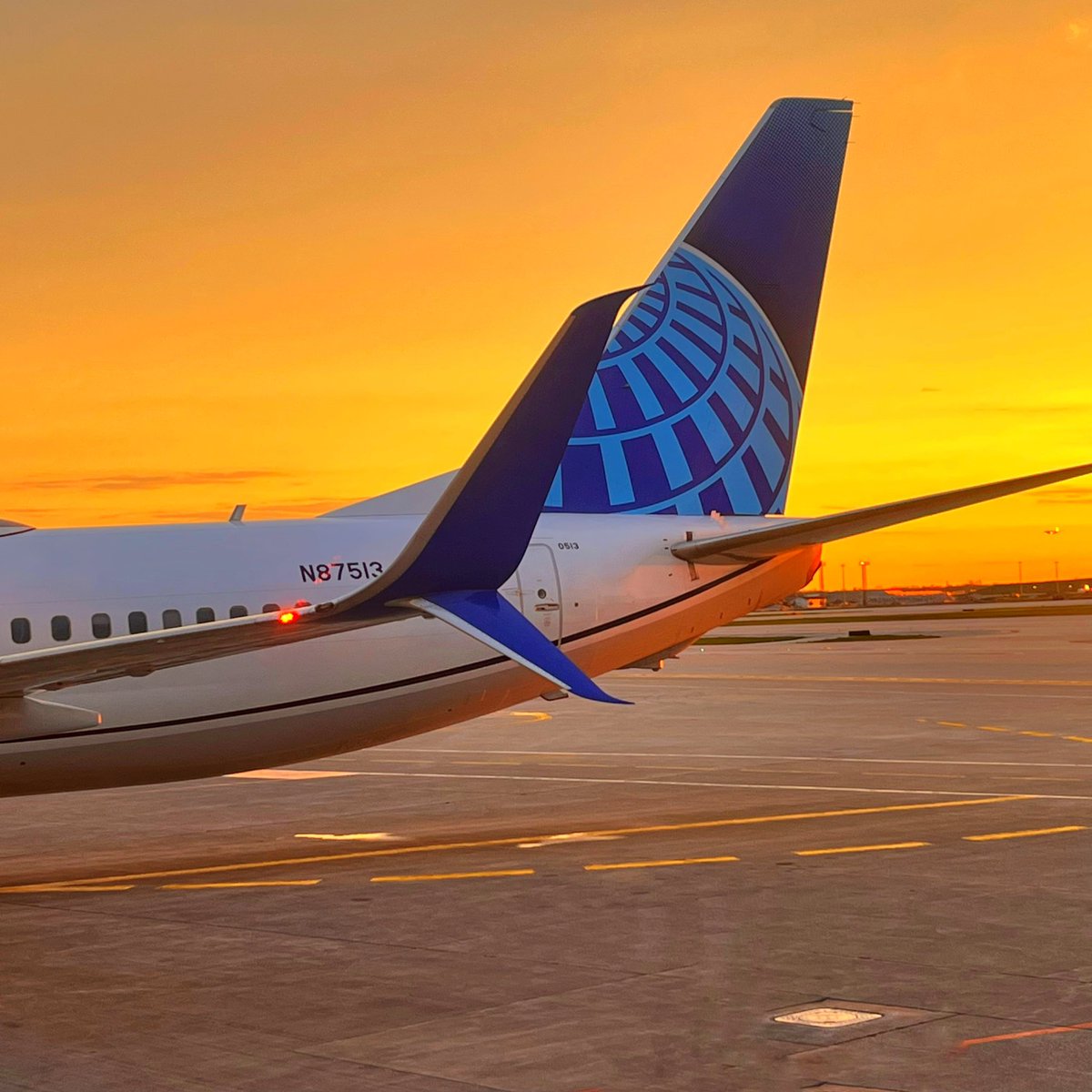 #HighFiving <a href="/united/">United Airlines</a> this morning at <a href="/fly2ohare/">O'Hare Intl. Airport</a> 🙌