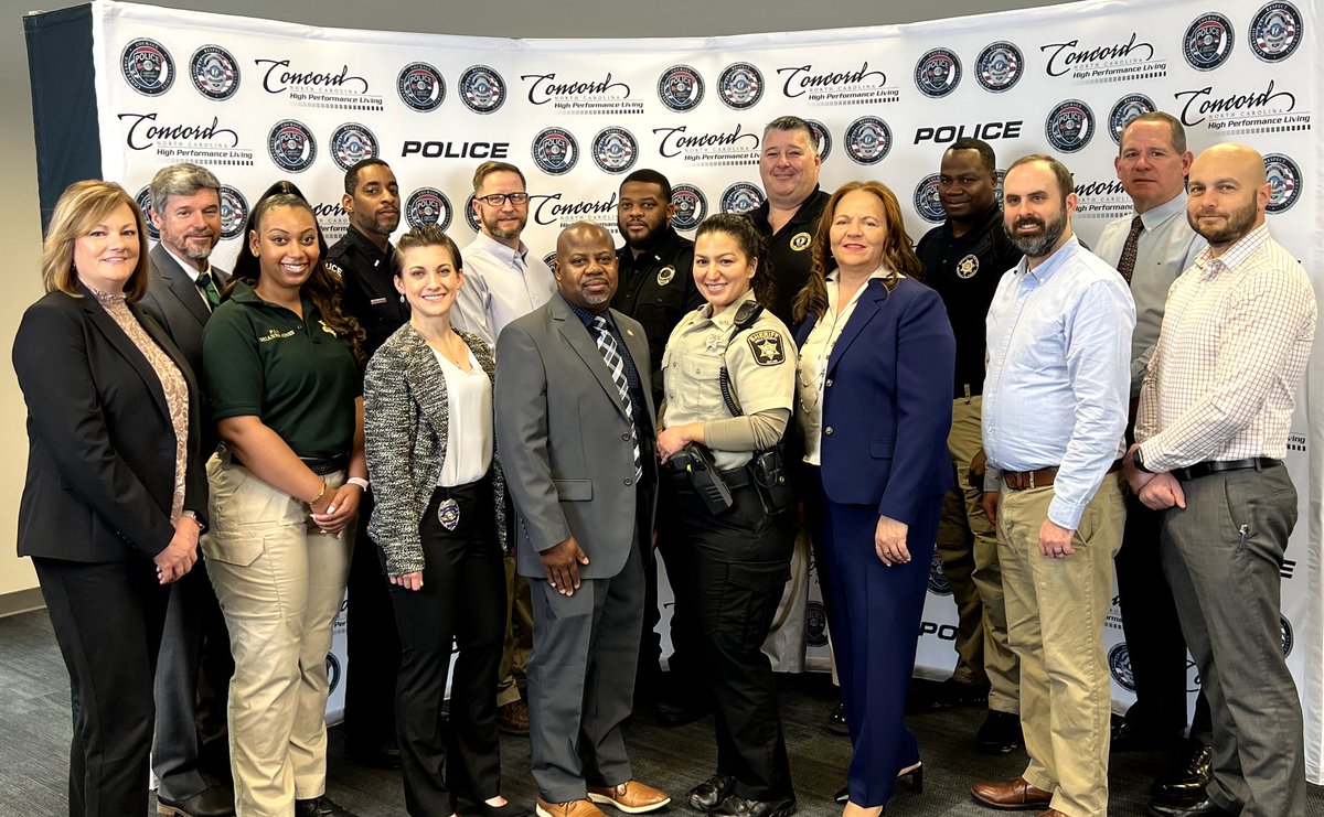 Congratulations to the students of the <a href="/FBILEEDA/">FBI-LEEDA</a> Media and Public Relations in Concord North Carolina.

Such a great group of people. 

Thank you <a href="/ConcordNCPolice/">Concord, NC Police</a>
for your hospitality. 

For more information about the course click the link below.

fbileeda.org/page/MediaPubR…