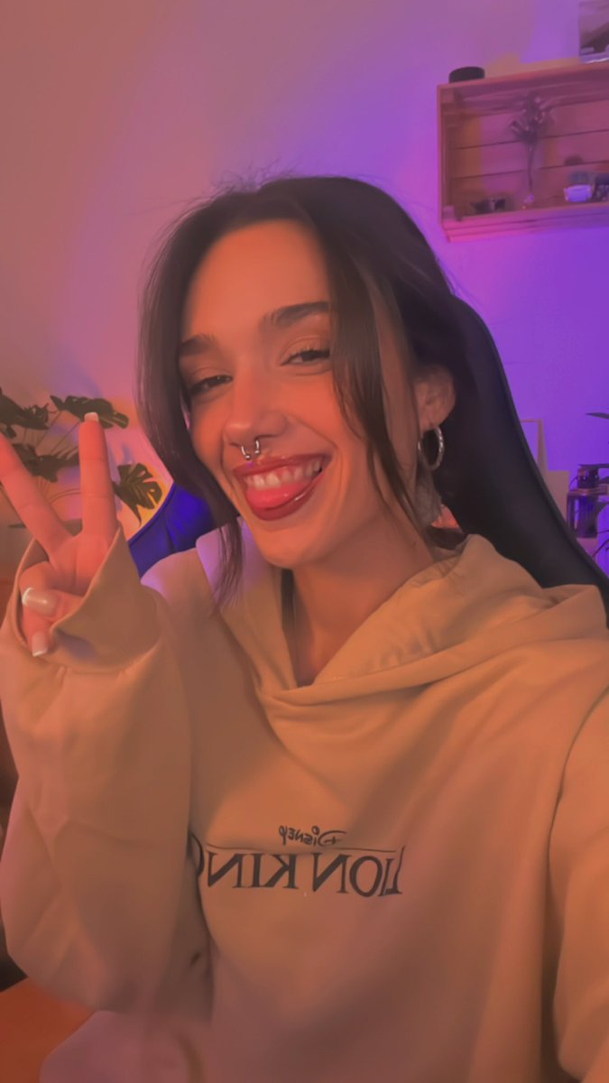 _arbmeis_'s tweet photo. Estoy cansadita pero asmr y luego toca grabar, mañana stream de coworking. Ahora asmr en https://t.co/Qm1az2MvZg https://t.co/OPmCzwApoi