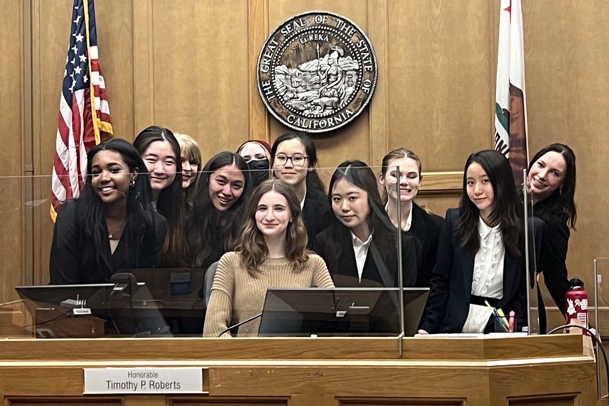 Congratulations to our mock trial team, who got to put months of preparation into action at the Monterey County competition for the past two weeks! Shoutout to Cindy Dai ’23 for winning best Defense Pretrial Attorney. 🧑‍⚖️ Read more: bit.ly/scs-mocktrial2… #catalinagirlscan