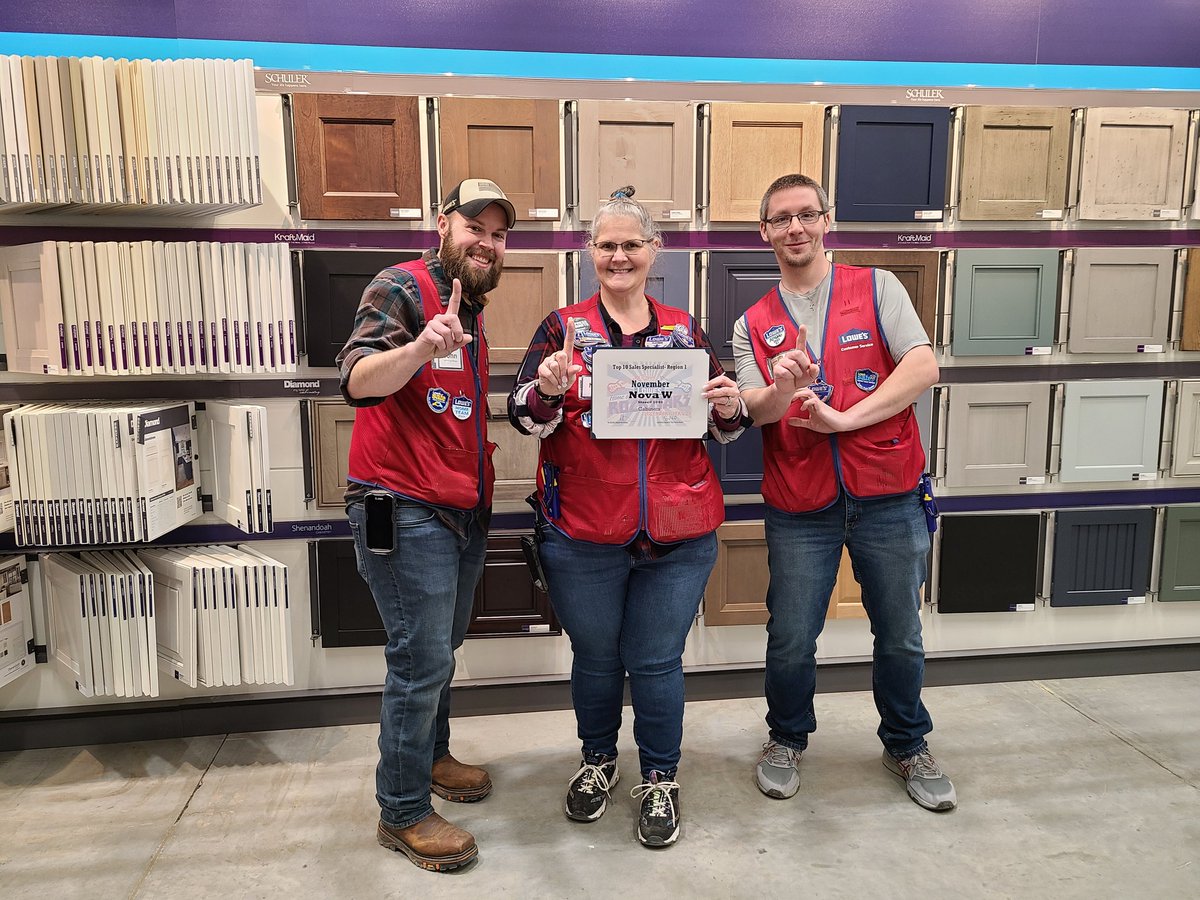 Rockstar 🎸 Nova recognized with November Specialist  award. Way to go <a href="/novawhite92/">Nova White</a>! #r1dropthemic <a href="/BenitoKomadina/">Benito.Komadina@Lowes</a> <a href="/johneric88/">John Pyatt</a> <a href="/JBBailey9/">JBBailey</a>