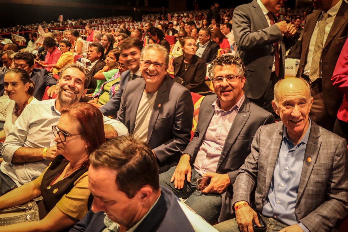 enioverri's tweet photo. Esperando @LulaOficial chegar com meus colegas de partido para o ato político pelos 43 anos do PT. Vamos fazer muito o L! Parabéns PT!

#PT43Anos
Foto: @rogeriotomazjr  e @Benildes13 https://t.co/PN8iCICeza