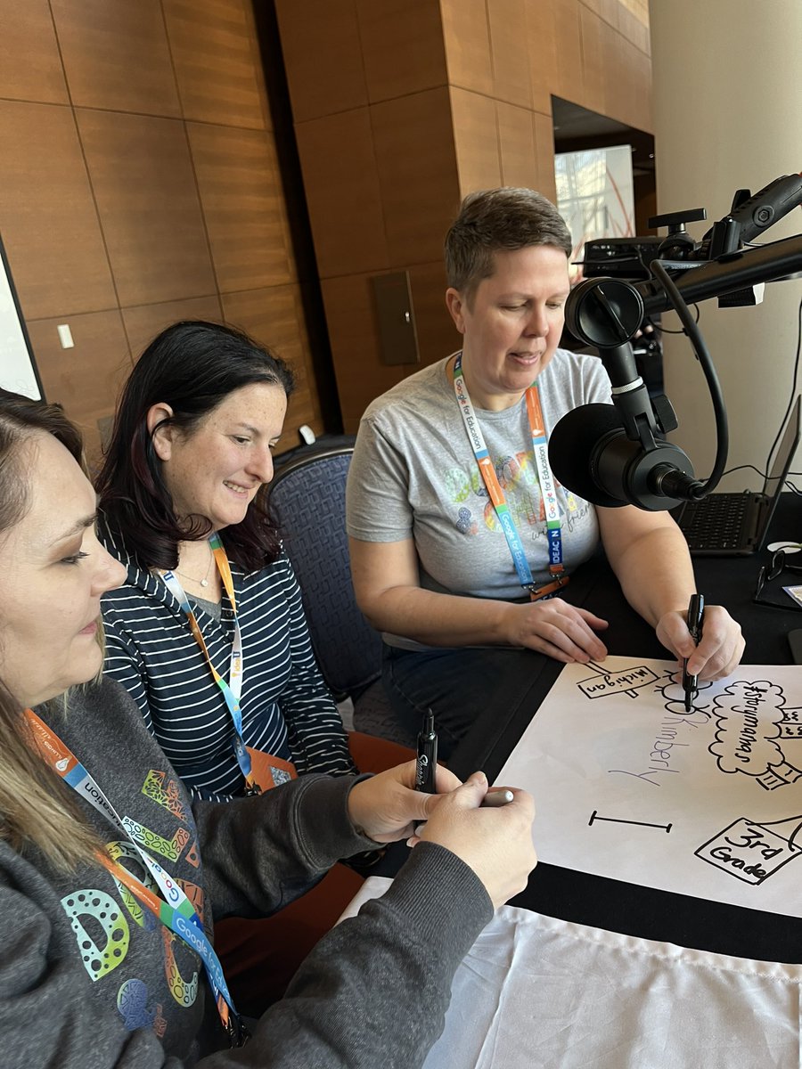 Fun learning and laughing with @carrie_baughcum & @MandiTolenEDU for their Doodle & Chat at #IDEAcon. @doodleandchat @ideaillinois