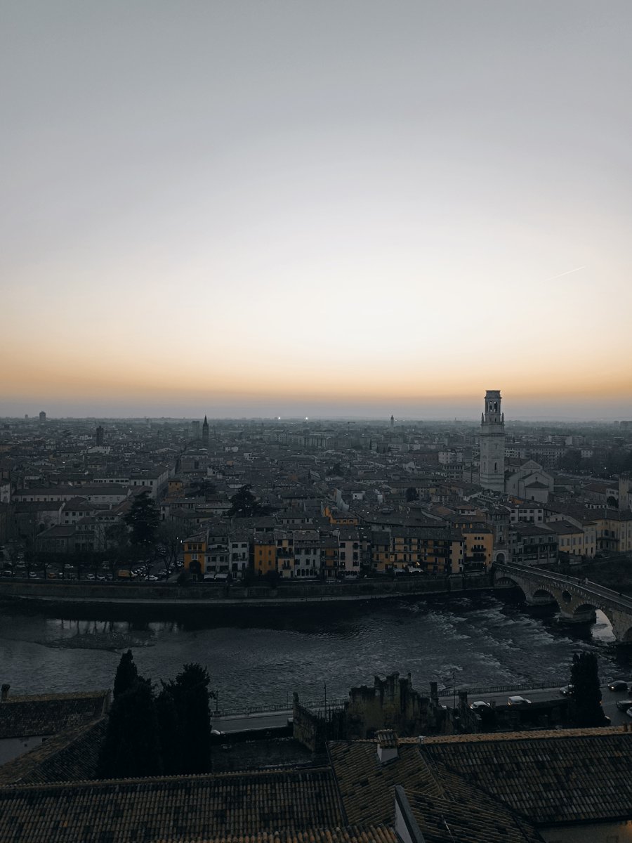 Pmorgado_'s tweet photo. Atardecer en Verona https://t.co/R012dNzzgl