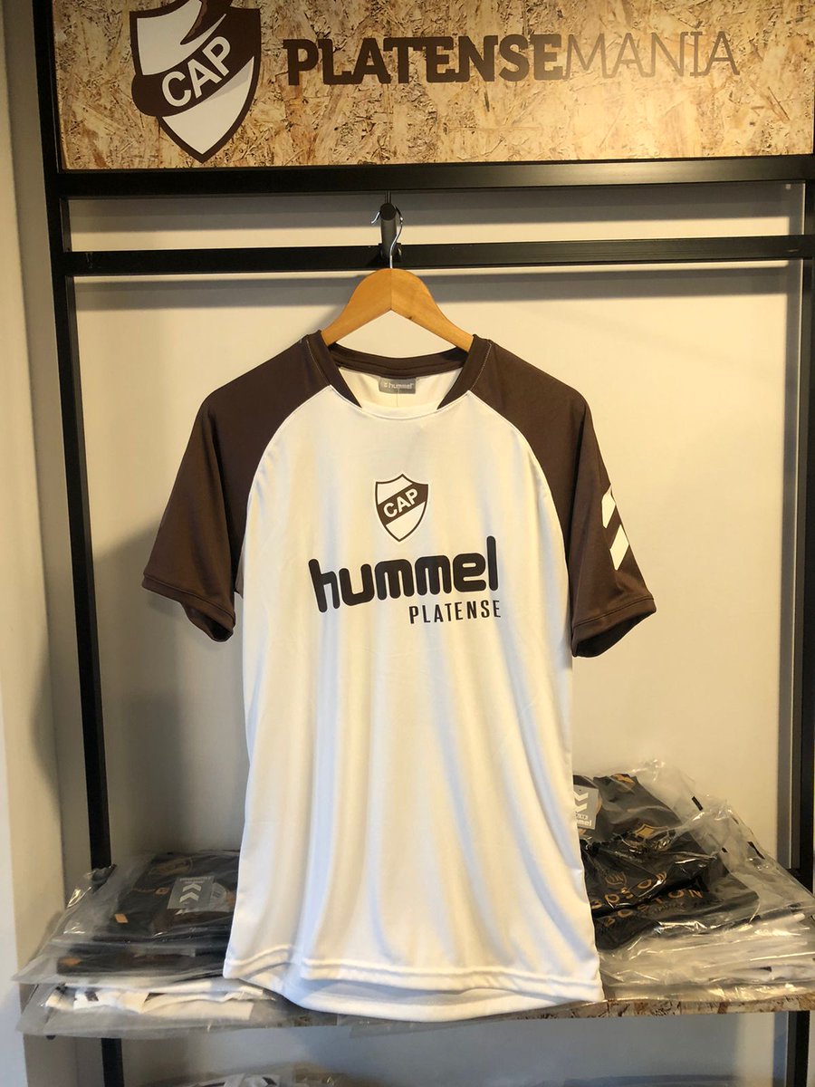 PlatenseMania's tweet photo. 😎 ¡Llegaron las remeras de entrenamiento! 

📏 Talles del S a XXL

Conseguí tu remera en la tienda o en la web https://t.co/wndA8CbARn 😉

#SiemprePlatense🤎 https://t.co/FmCG0FMfAF