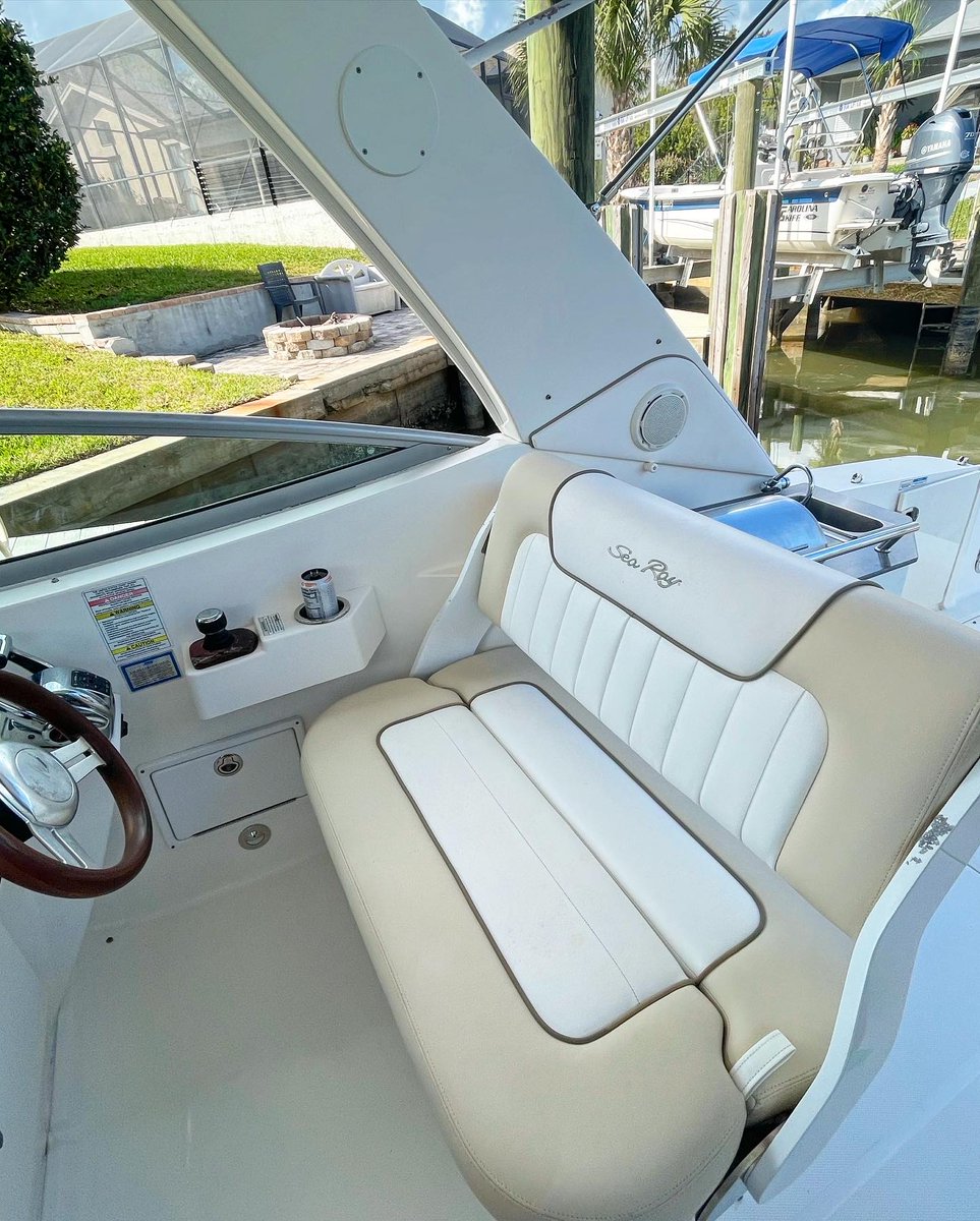 Starbriteinc's tweet photo. Bringing this boat back to life with a little help from Star brite! From mildew mess to picture-perfect! ๐ฆ
#StarbriteSolutions #MildewMonday #BoatRestoration #MildewStainRemover https://t.co/LHEcTGrqIp