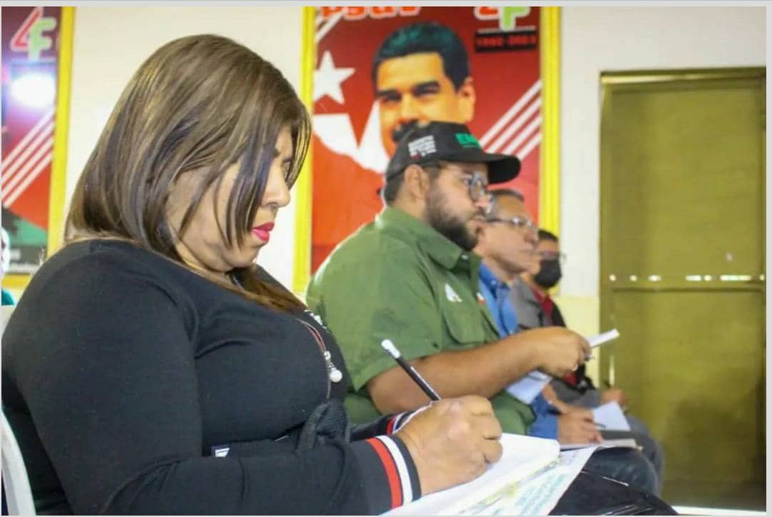 PsuvTrujillo20's tweet photo. #DeInteres

Hoy desde Casa "Hugo Chávez" nos encontramos en Reunión del Equipo Político Ampliado, organizando y construyendo políticas que acompaña a nuestro pueblo.

@nicolasmaduro 
@dcabellor 
@gerardomarquez4fpsuv 
@pcarrenoe 
@jorgerpsuv_
@partidopsuv https://t.co/AlsWfXk1ZH