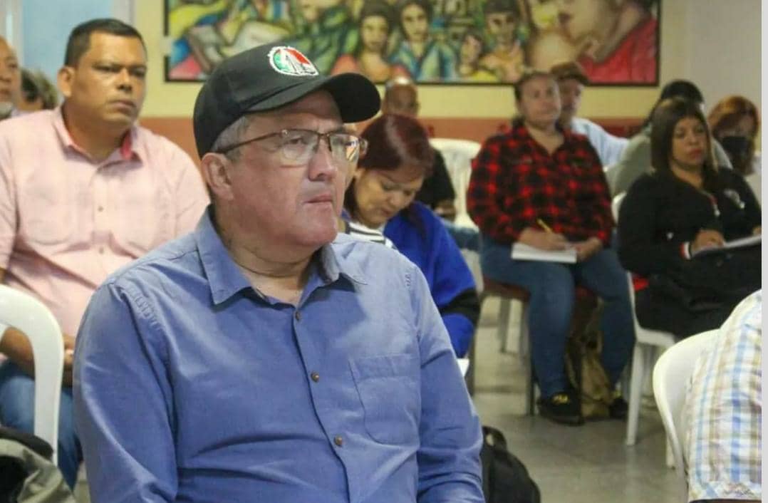 PsuvTrujillo20's tweet photo. #DeInteres

Hoy desde Casa "Hugo Chávez" nos encontramos en Reunión del Equipo Político Ampliado, organizando y construyendo políticas que acompaña a nuestro pueblo.

@nicolasmaduro 
@dcabellor 
@gerardomarquez4fpsuv 
@pcarrenoe 
@jorgerpsuv_
@partidopsuv https://t.co/AlsWfXk1ZH