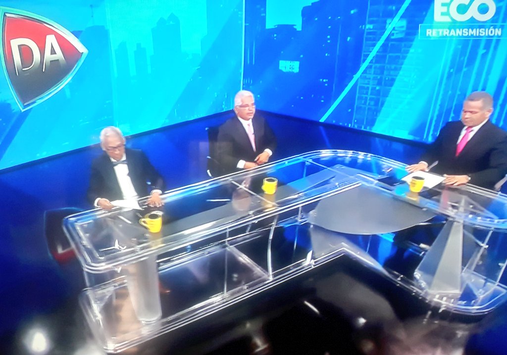 espia1973's tweet photo. Tremenda sanguijuela es @BlandonJose sentarse en cuanto programas de televisión basura lo inviten para hablar mal de RM.
En serio Blandón, tú crees que señalando a otro vas a ganar la presidencia, sea un poco más serio e inventese otra estrategia porque esta no te va a resultar. https://t.co/JnWFigHMPL