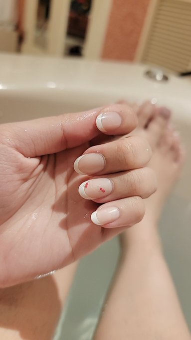 got my nails & toes done!? where my feet ppl at? https://t.co/85KwkRpqzV