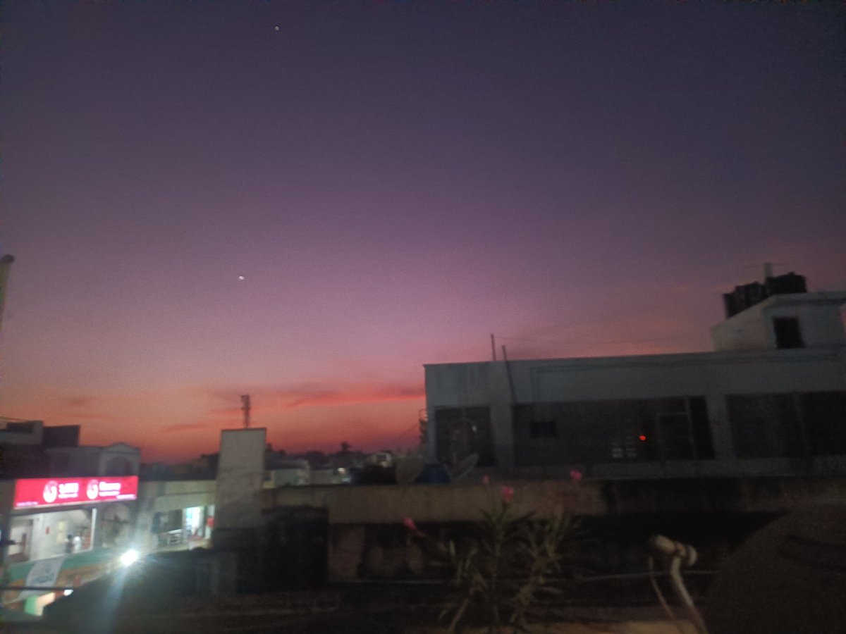 Alien67893928's tweet photo. Beautiful day with Beautiful sky♥️ 

#sky #sunset #India https://t.co/n83ZdVBk3S