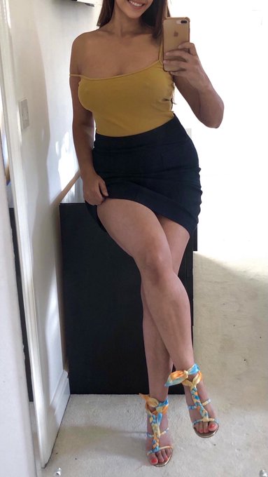 The only thing that never goes out of fashion is sexy...💋 https://t.co/NKjYX9IElH