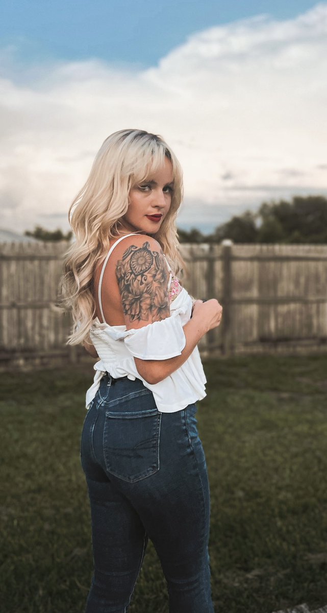 tattedblondiebb's tweet photo. Finish undressing me on my spicy site❤️‍🔥 https://t.co/XUShQjELXx
