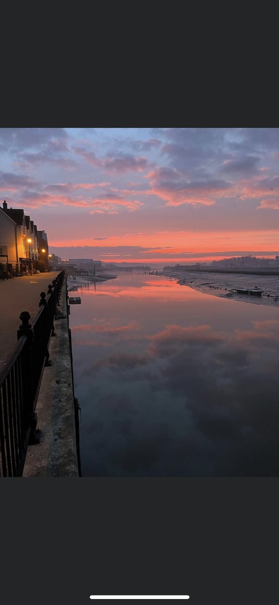 BeightonEmms's tweet image. Sunset #wivenhoe