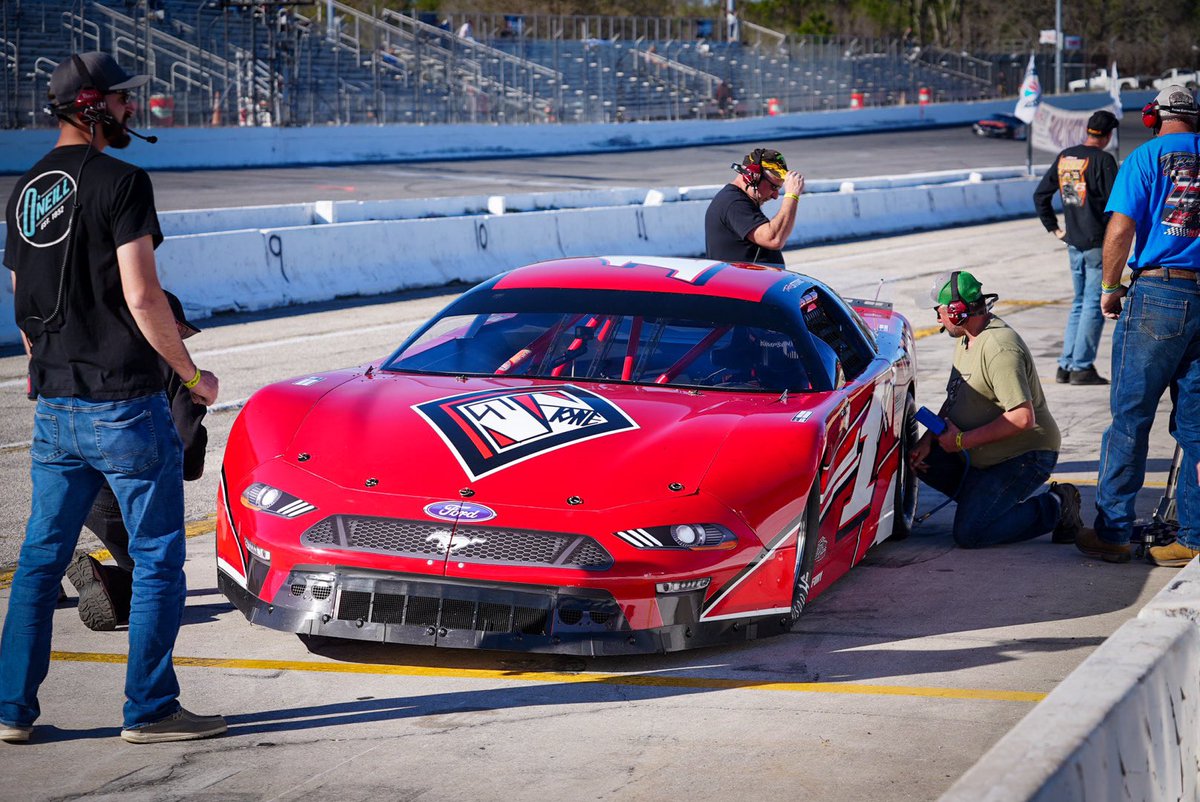 StewartFriesen's tweet image. When @garybalough112 gives you advice on how to turn a fast qualifying lap at @newsmyrnaspdwy you listen. Time trials are up next! #112 #superlatemodel @gstonemotors