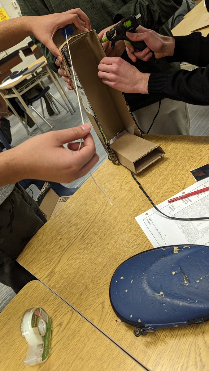 TS: Here's a diagram and an aerial photograph of a WWI trench system. What can you design to be able to see into No Man's Land without getting injured? STEM10 Ss <a href="/SaundersOne/">Saunders Secondary</a>: prototypes using their knowledge of optics, angles, history