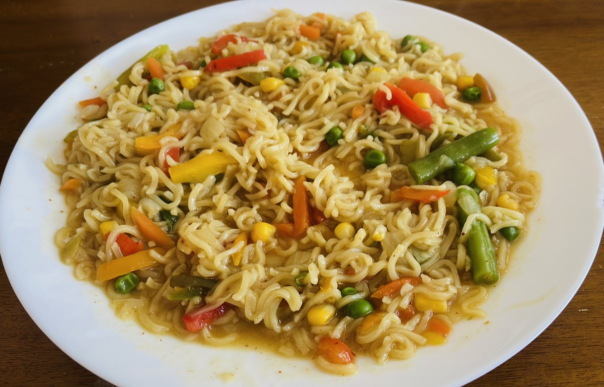 Sunita31605146's tweet image. Happy Valentine’s Day everyone 
Enjoy 
Mix veg stir fry noodles prepared by my other half 
Mix veg pasta bake prepared by me 
#ValentineDay #foodwithlove #comfortfood