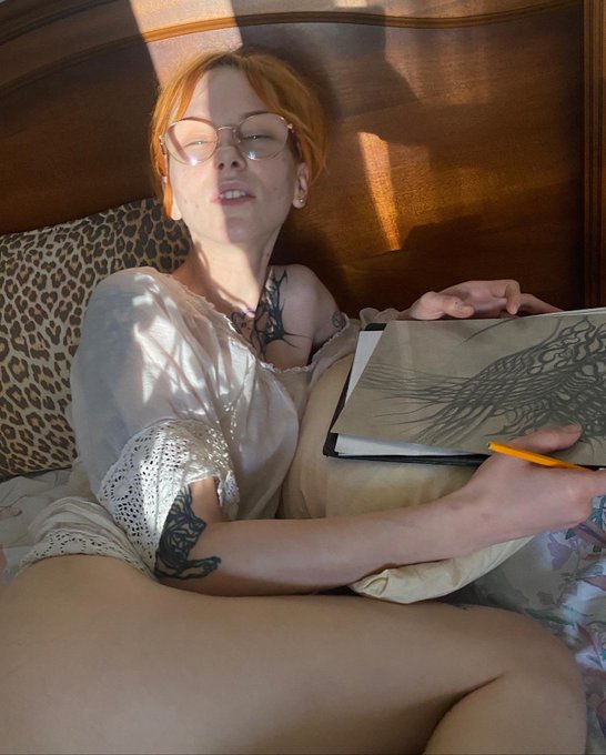 2 pic. Morning drawing 😈 https://t.co/gEQfCoNs9d