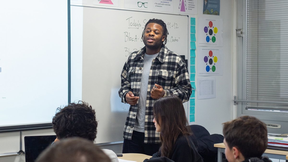 ecbcbs's tweet photo. #ECBCBS #CareerEd provides meaningful exchanges with successful professionals.   Recent #guestspeaker, DJ Toni Vegas (@tonitonivegas), shared his career &amp; life journey in the music industry.

 #EcoleCanadienne #Growth #Discovery #ExpatKids  #CanadianSchool #Paris #DJToniVegas https://t.co/RqiJz7ju94