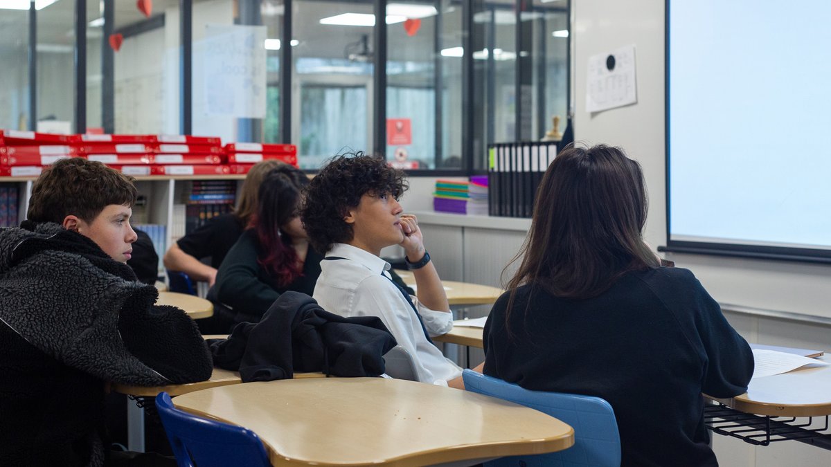 ecbcbs's tweet photo. #ECBCBS #CareerEd provides meaningful exchanges with successful professionals.   Recent #guestspeaker, DJ Toni Vegas (@tonitonivegas), shared his career &amp; life journey in the music industry.

 #EcoleCanadienne #Growth #Discovery #ExpatKids  #CanadianSchool #Paris #DJToniVegas https://t.co/RqiJz7ju94