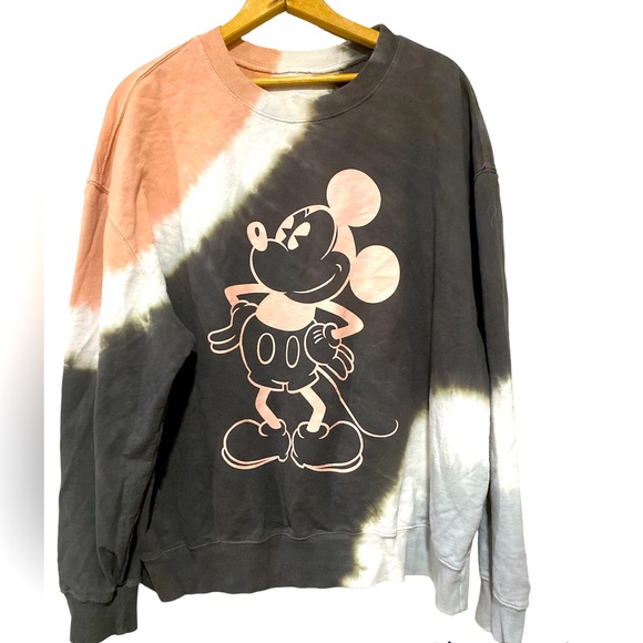 jc_varg's tweet photo. So good I had to share! Check out all the items I'm loving on @Poshmarkapp #poshmark #fashion #style #shopmycloset #disney #missgwensomgaccessories: https://t.co/GgsGJRdyO6 https://t.co/C5rwOFFZhK
