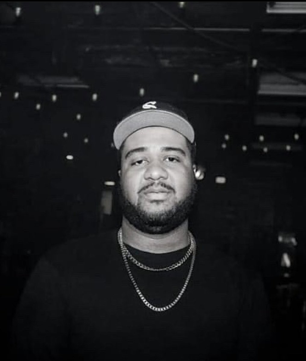 ClipperChicago's tweet photo. A co-founder of the Westside collective HUEY Gang, this mentor, emcee, father has separated himself as a powerful lyricist and leader of the next gen of Chicago artists. HUEY is an acronym for Headstrong Urban Educated Youth. (9:30) https://t.co/5jlKY4BHV4