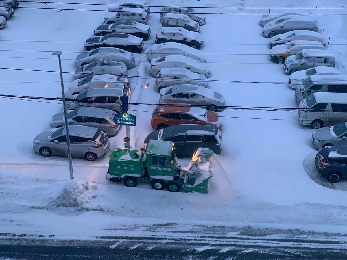 tabi_kame's tweet photo. 今日14日 ホテル5階からの紋別の朝❄️
早朝から除雪車が活動してます⛄️

#北海道
#紋別
#紋別セントラルホテル https://t.co/lQ4W5UXDHL