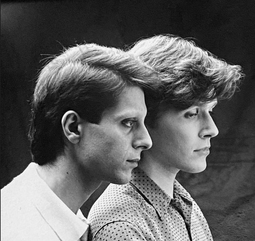 Like waves of golden sand
Heavenly floating seas
The power in her hands
Brings mountains to their knees

#mickkarn #davidsylvian