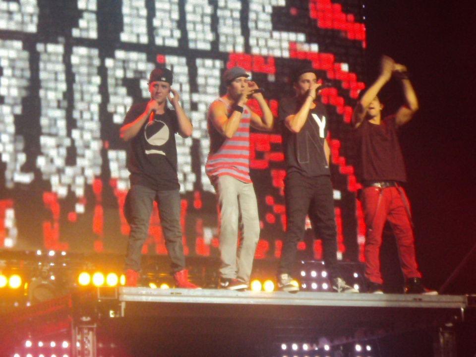 JustFanEvents's tweet photo. RUSHERS! 

Our BTR Stan @ktjbpa2006 is working on some #BTRTrivia! What kind of topics/questions should she include? 👀

Erica is the right person to be running this event. She’s been with BTR since the beginning. No like seriously. WWG in 2012 beginning. https://t.co/05m45lkyVE