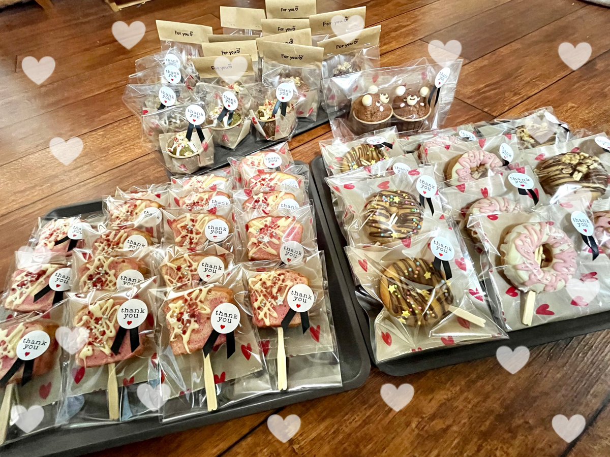 🫰🏻HappyValentine🍫´-
娘たちの友チョコ……
丸1日、深夜まで製菓工場化した我が家🍭
あぁ…どうせ母がむしゃらになって作ったこの子たちは
娘たちの手柄になる…
時給くれ……

Happyな1日を💜