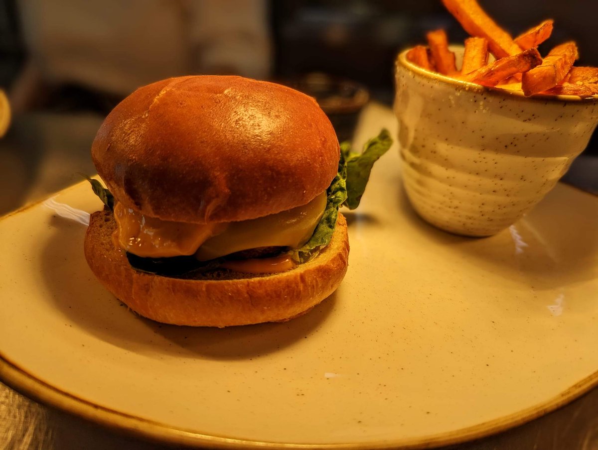 ShipInnTresaith's tweet photo. R E C E N T N E W M E N U 🍗
Last week, we launched our new menu which consisted of some absolute smashers such as the chicken and chorizo kebab, honey glazed ham hock, the classic vegan burger and our 'signature' burger! 🍔 https://t.co/fqZ9esFkAF