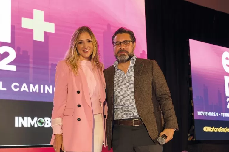 INMOBILIARE's tweet photo. Durante su participación en #EXNI , @maria_ariza , directora general de @BIVAMX  mencionó a los asistentes del evento los factores que convierten al sector real estate en una industria residente. 🤝🏼 https://t.co/DeecYiy1gj https://t.co/mRK55Xeerz