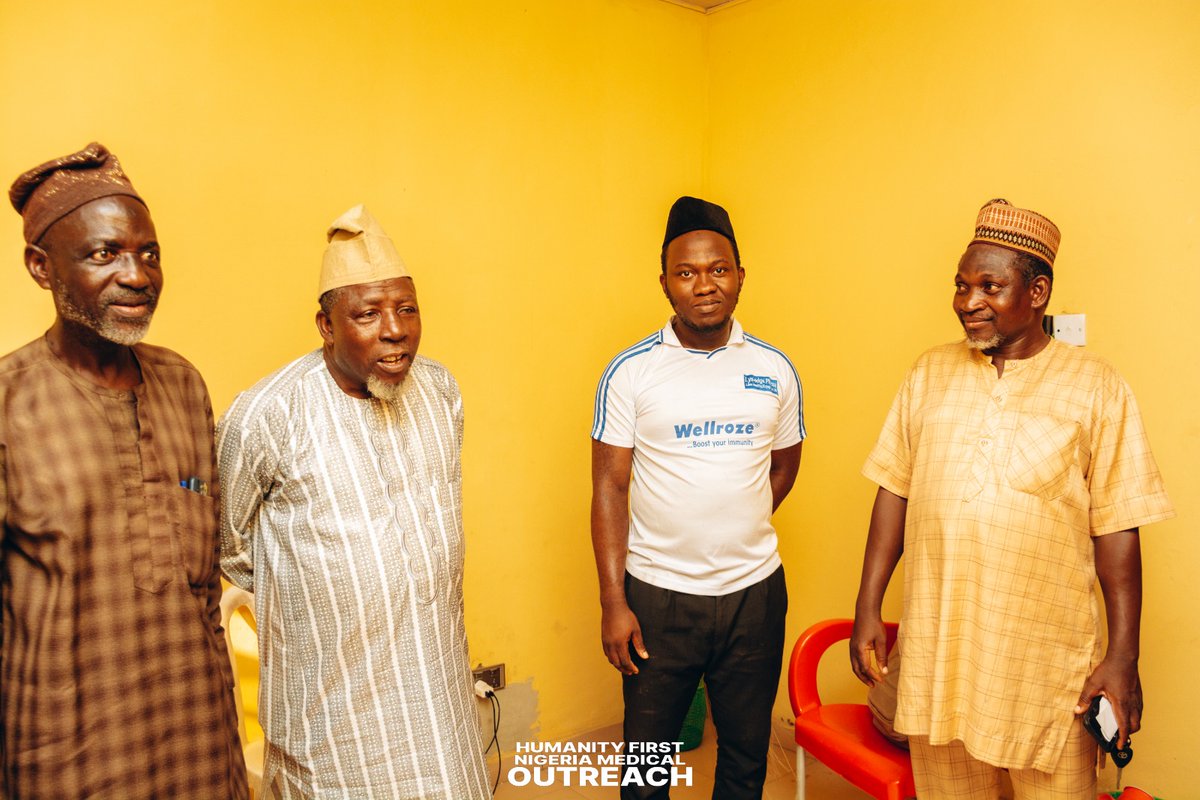 humanity1st_ng's tweet photo. The Sadr, Majlis Ansarullah Ahmadiyya Nigeria; Alh. (Engr.) Abdul-Waheed Adeoye and his entourage visit the ongoing Humanity First Nigeria Free Medical Outreach at Akinware village, Ido, in Ibadan, Oyo State.
#globalhealth #FreeMedicalOutreach #HumanityFirstNigeria #GlobalHealth https://t.co/NQedzXJqFi