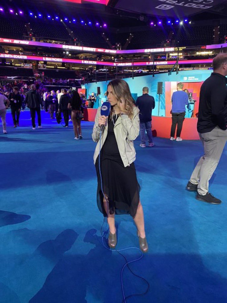 DanyLimonMX's tweet photo. Se termina una semana llena de risas, dolor de pies, entrevistas, pelas con el gps, trabajo, esfuerzo pero sobre todo sueños cumplidos !!!
#dreambig #liveNFL #loveNFL #SuperBowl
@FOXImpactoNFL
@FOXSportsMX https://t.co/Bn3R5IppZq