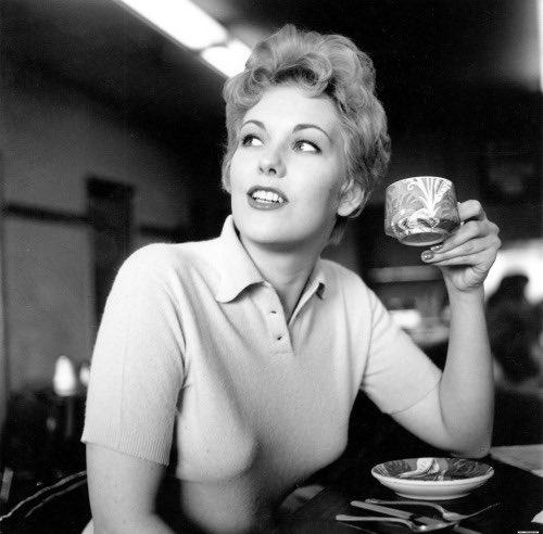 Happy 90th birthday to the always wonderful Kim Novak. I hope she has the best day ever. 