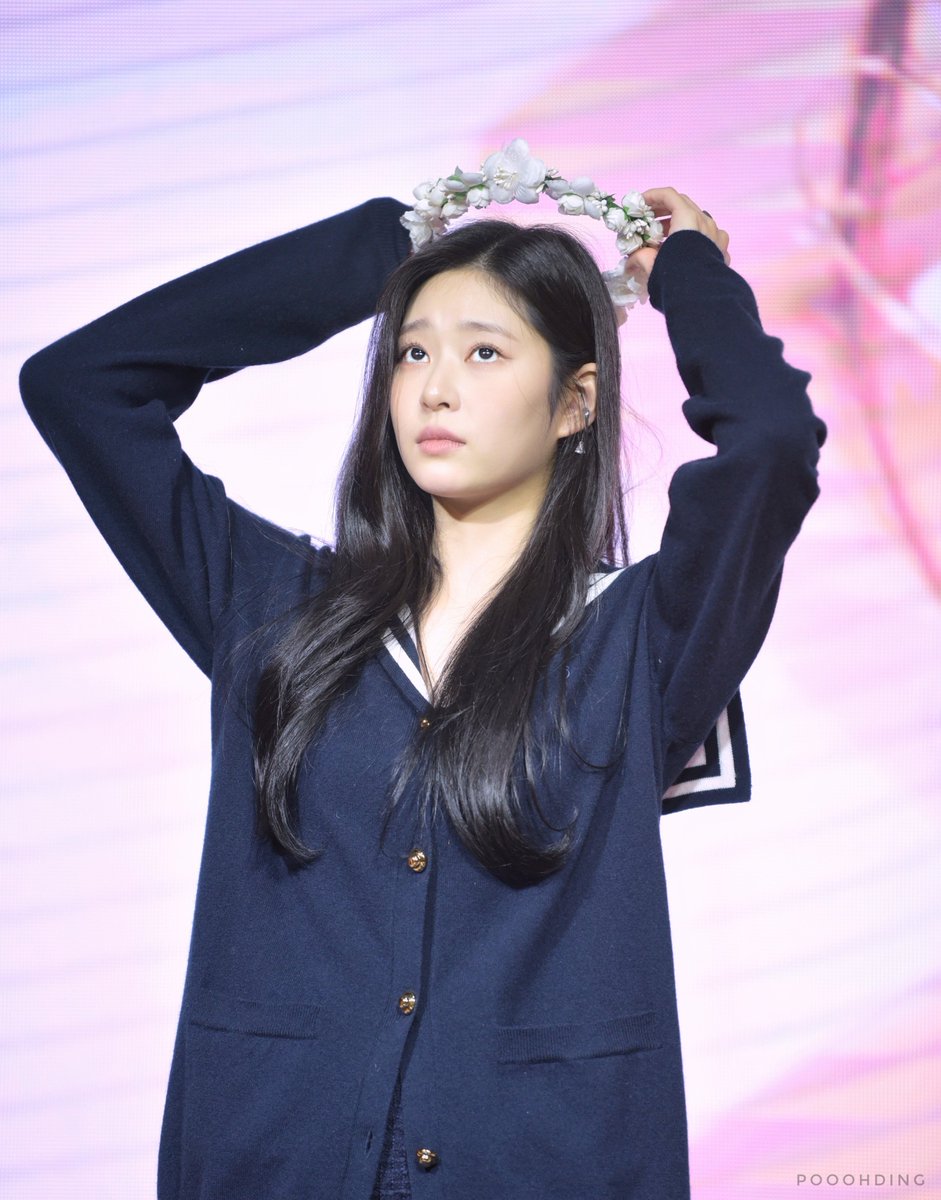 Pooohding's tweet photo. 230212 민주 All my faves 팬싸 2p

꽃이 꽃을 쓴다면..

#김민주 #민주 #KimMinJu https://t.co/nepClnQx39