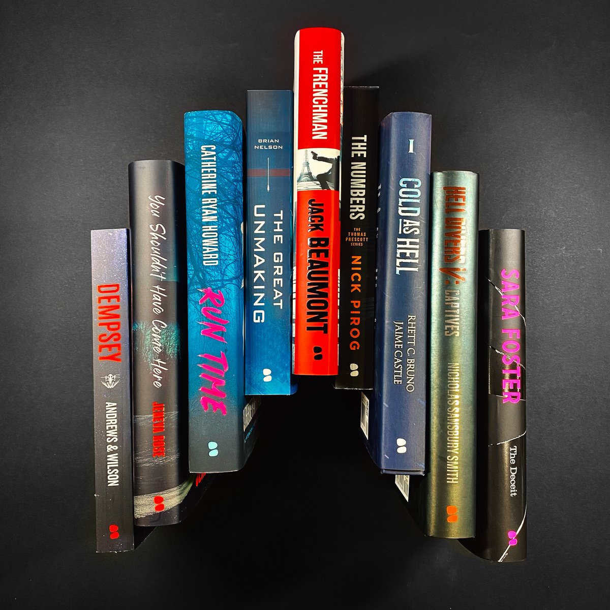 BlackstoneAudio's tweet photo. Whether you're crushing hard or falling fast, we've got a #BlackstoneBookstack of lovemakers and heartbreakers to keep your heart fulfilled (or properly chilled) through #Vday (and beyond)!❤️ https://t.co/7Fz2a69OdY
