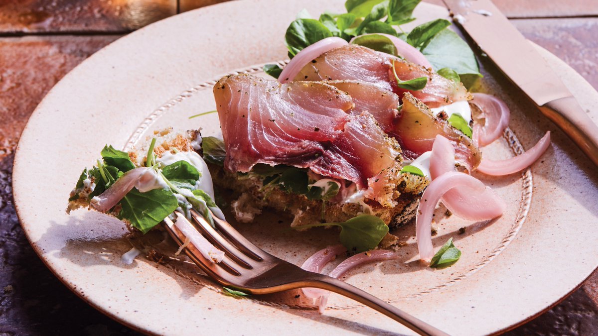 USFoods's tweet photo. This #ValentinesDay meal is sure to impress: ❤️ Kingfish on sourdough with pickled red onions and crème fraiche. Get the #recipe: https://t.co/GNIVskBudi #FoodFanaticsMag https://t.co/OdLKdVWKL3