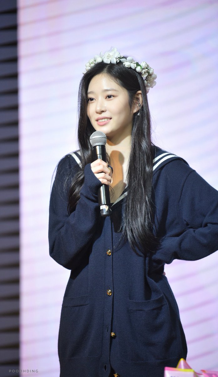 Pooohding's tweet photo. 230212 민주 All my faves 팬싸 2p

꽃이 꽃을 쓴다면..

#김민주 #민주 #KimMinJu https://t.co/nepClnQx39