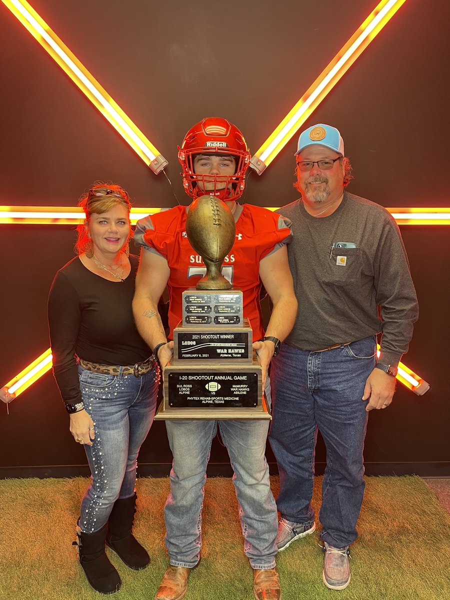 logandewald2's tweet photo. Thank you for the visit to your amazing campus @CoachBD77 @Coach8Escobar @CoachCadron @fhfreund @billyjackray @Coach_Clegg @CoachE_Daniels @Coach_Fregia @Brown42Tyson @CoachParkerJ @CoachRob2255 I loved it all! @RecruitSintonFB @SRSUFootball https://t.co/OqujwqxPWg